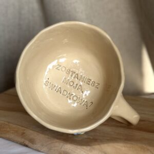 Kubek ''ZOSTANIESZ MOJĄ ŚWIADKOWĄ?" 300ml - obrazek 3