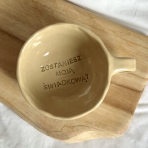 Kubek ,,ZOSTANIESZ MOJĄ ŚWIADKOWĄ?'' 300ml - obrazek 2