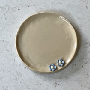 Talerzyk ceramiczny deserowy w kwiatki - obrazek 3