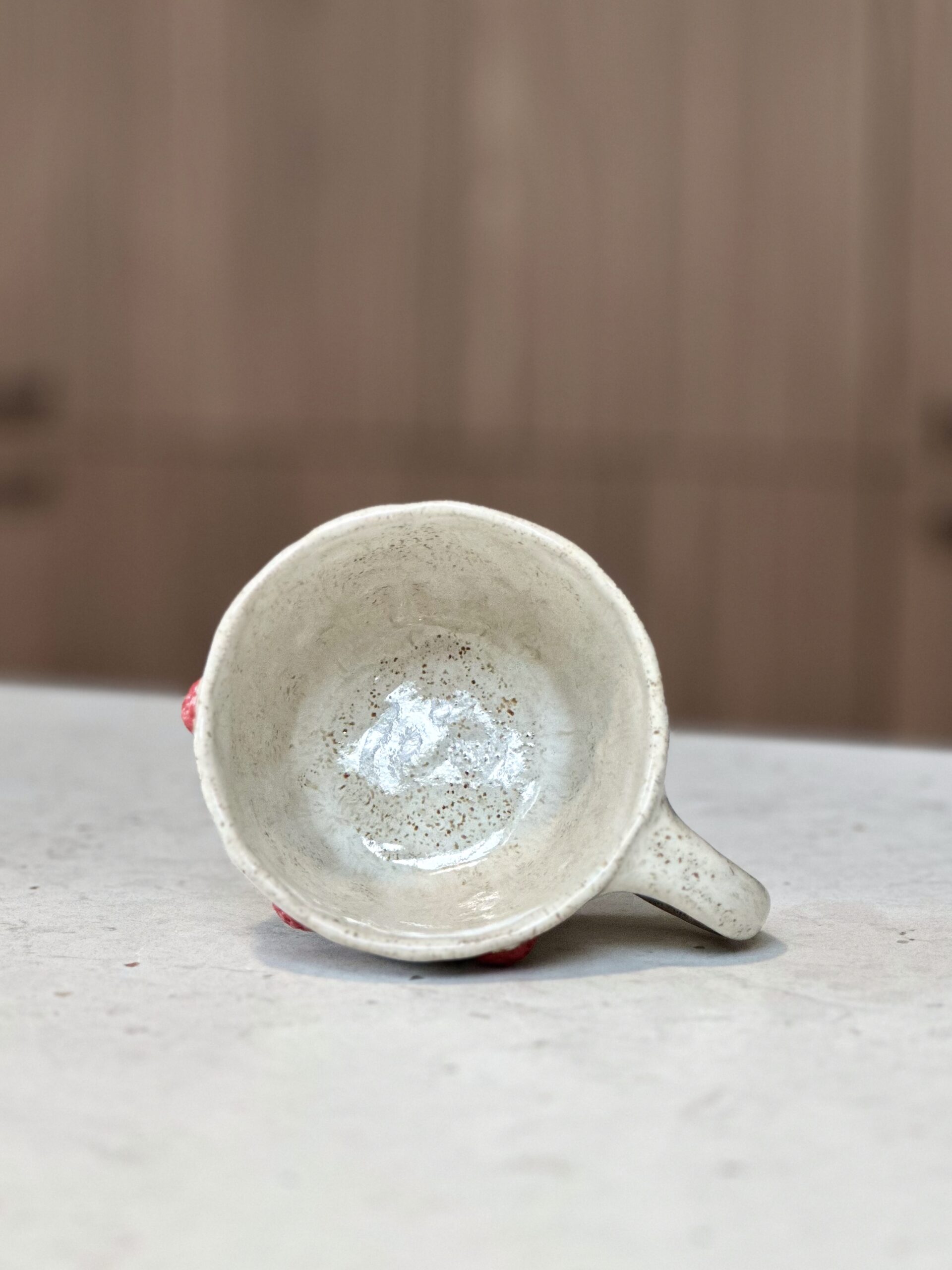 Ręcznie robiony kubek ceramiczny z truskawkami 3D – 250 ml - obrazek 3