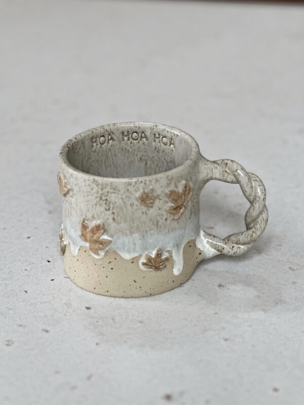 Kubek ceramiczny „HOA HOA HOA” Listki– 300 ml