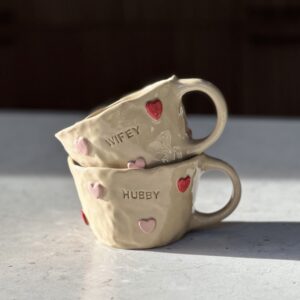 Zestaw ślubnych kubków ceramicznych