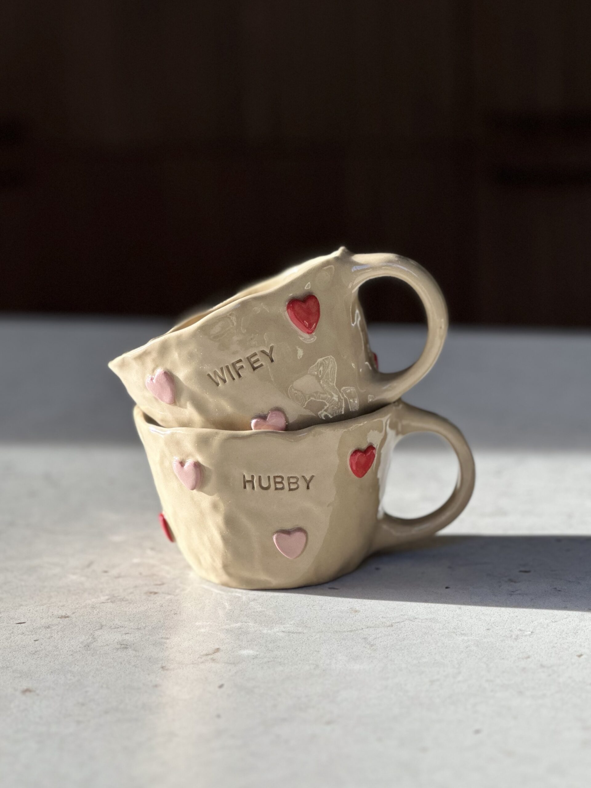 Zestaw ślubnych kubków ceramicznych - obrazek 1