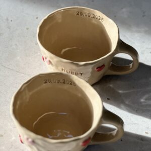 Zestaw ślubnych kubków ceramicznych - obrazek 3