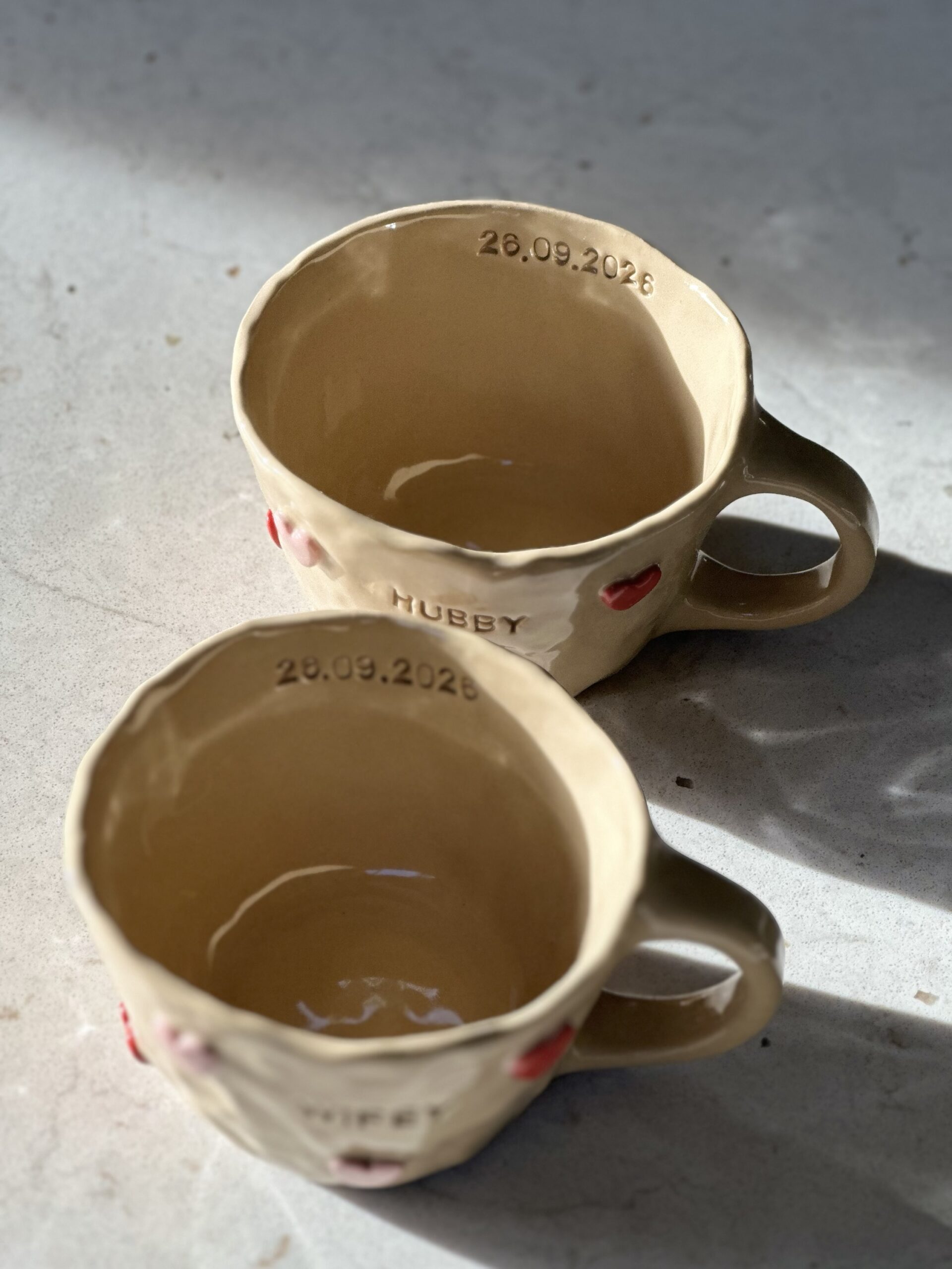 Zestaw ślubnych kubków ceramicznych - obrazek 3