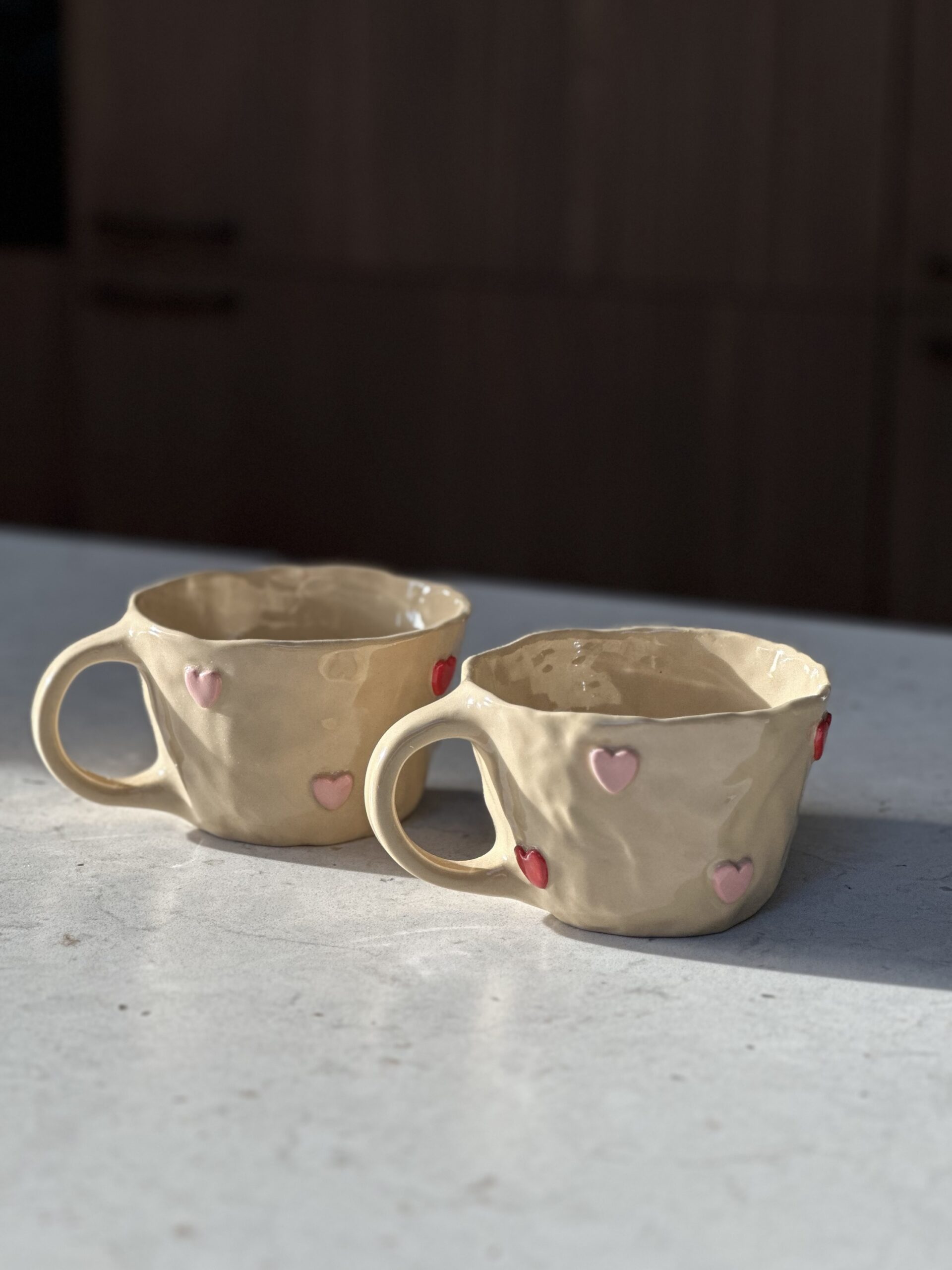 Zestaw ślubnych kubków ceramicznych - obrazek 2